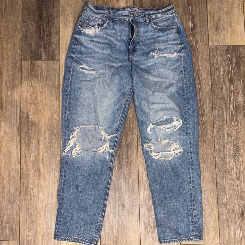 American Eagle Distressed Mom Jean Size 10 | denim jeans casual capsule wardrobe